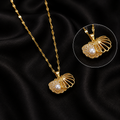 Pearl Shell Necklace / sasha jewels 